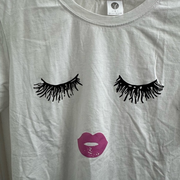 White Shirt with Eyelash and Lip Print - Picture 2 of 4
